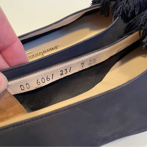 Salvatore Ferragamo block heel tassel pumps Size 7 narrow - Picture 10 of 11